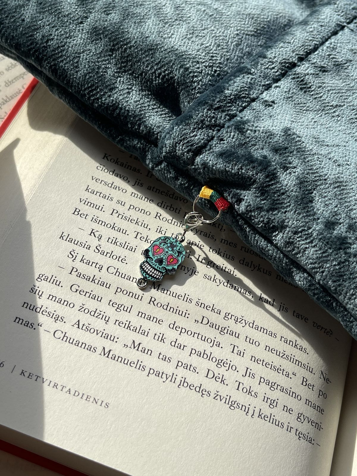 Book sleeves + 2 bookmarks (for free)