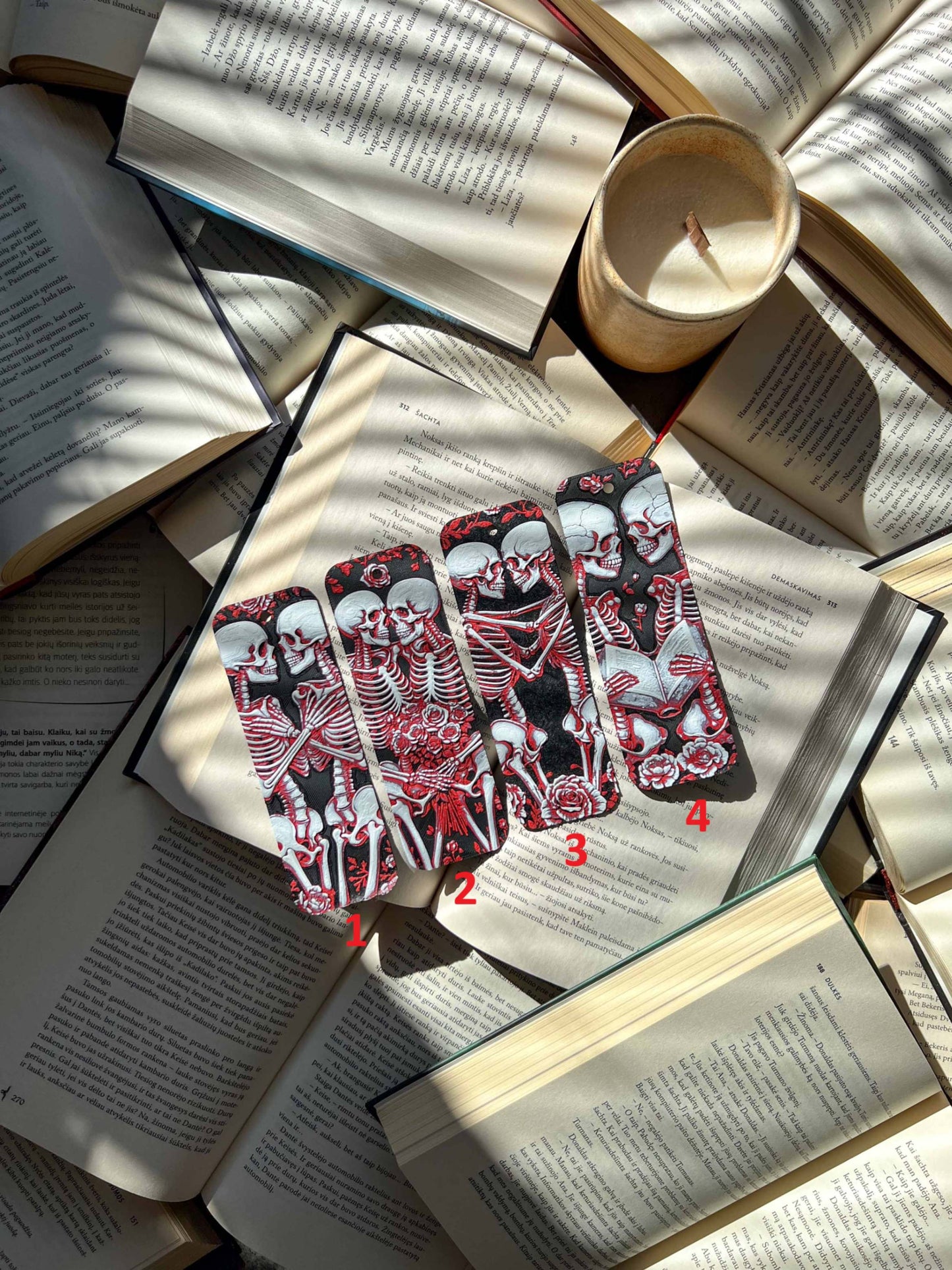 Bookmark "Skeleton Romance"