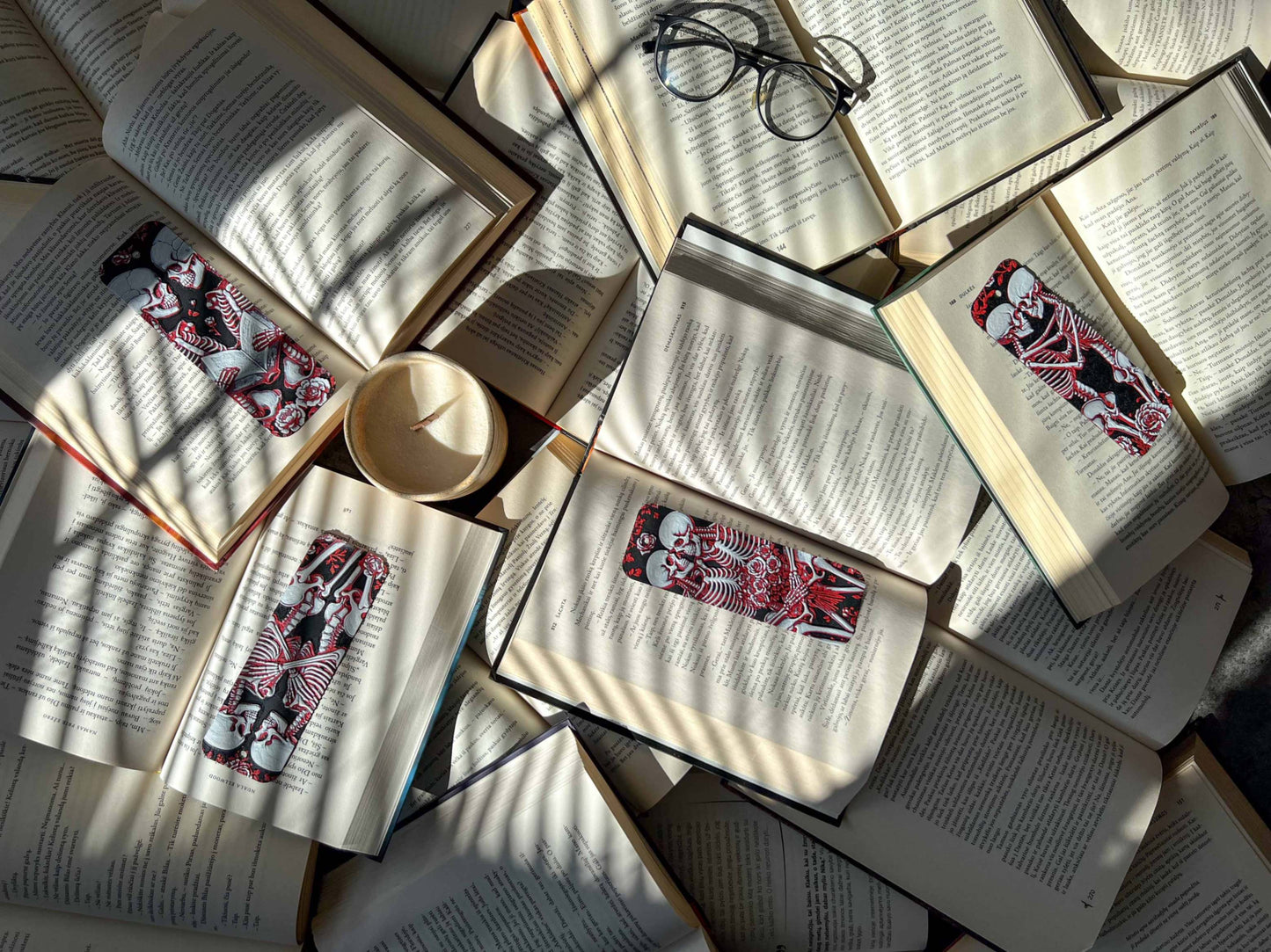 Bookmark "Skeleton Romance"