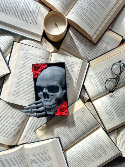 Booknook "Skull and Roses"