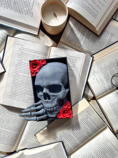 Booknook "Skull and Roses"