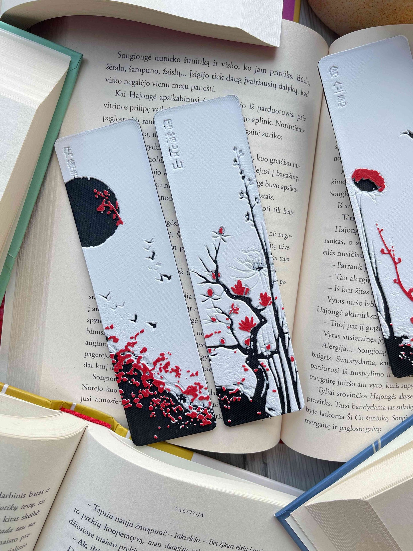 Bookmark "Red Blossom"